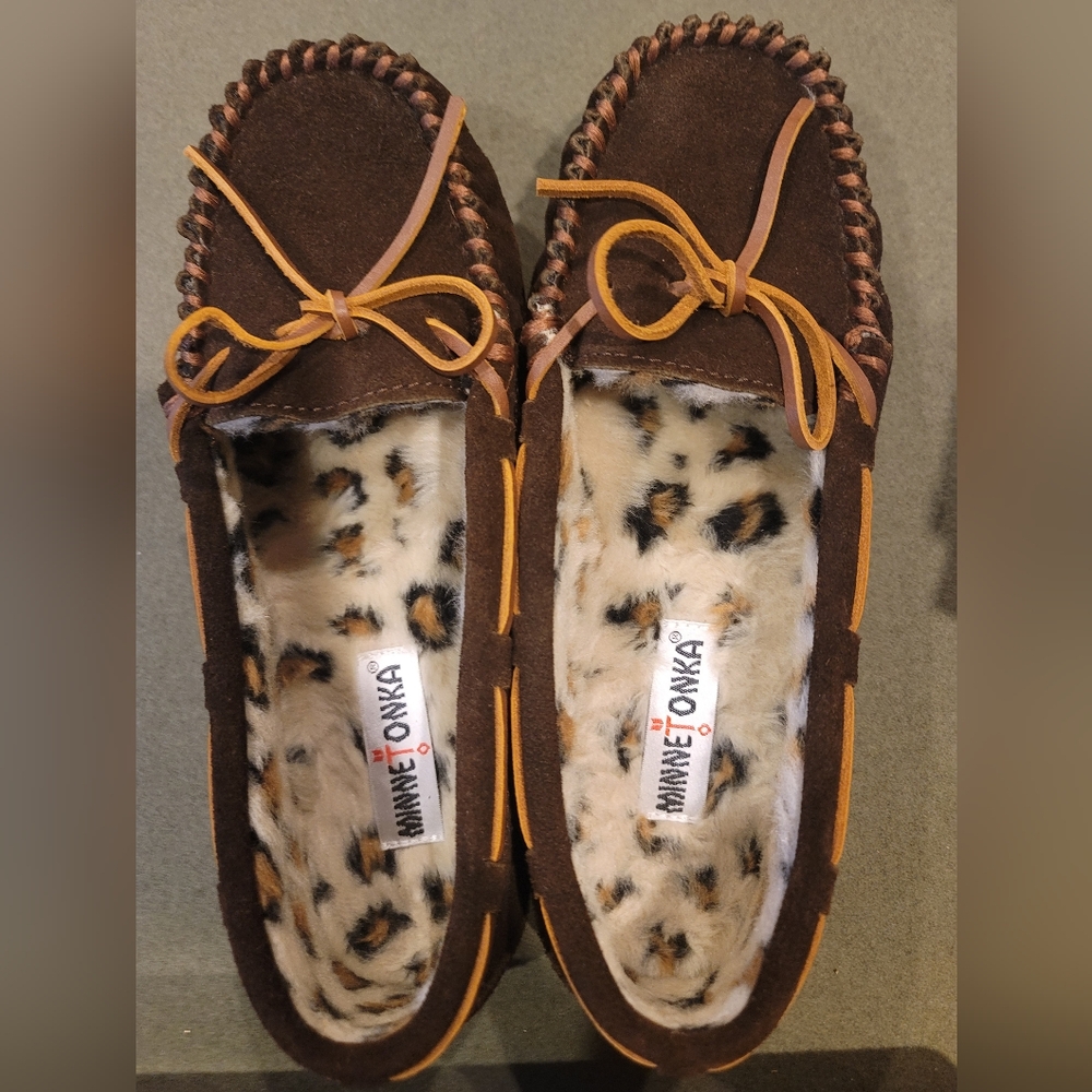 Minnetonka moccasin, size 9 Gina junior trapper II, UNUSED